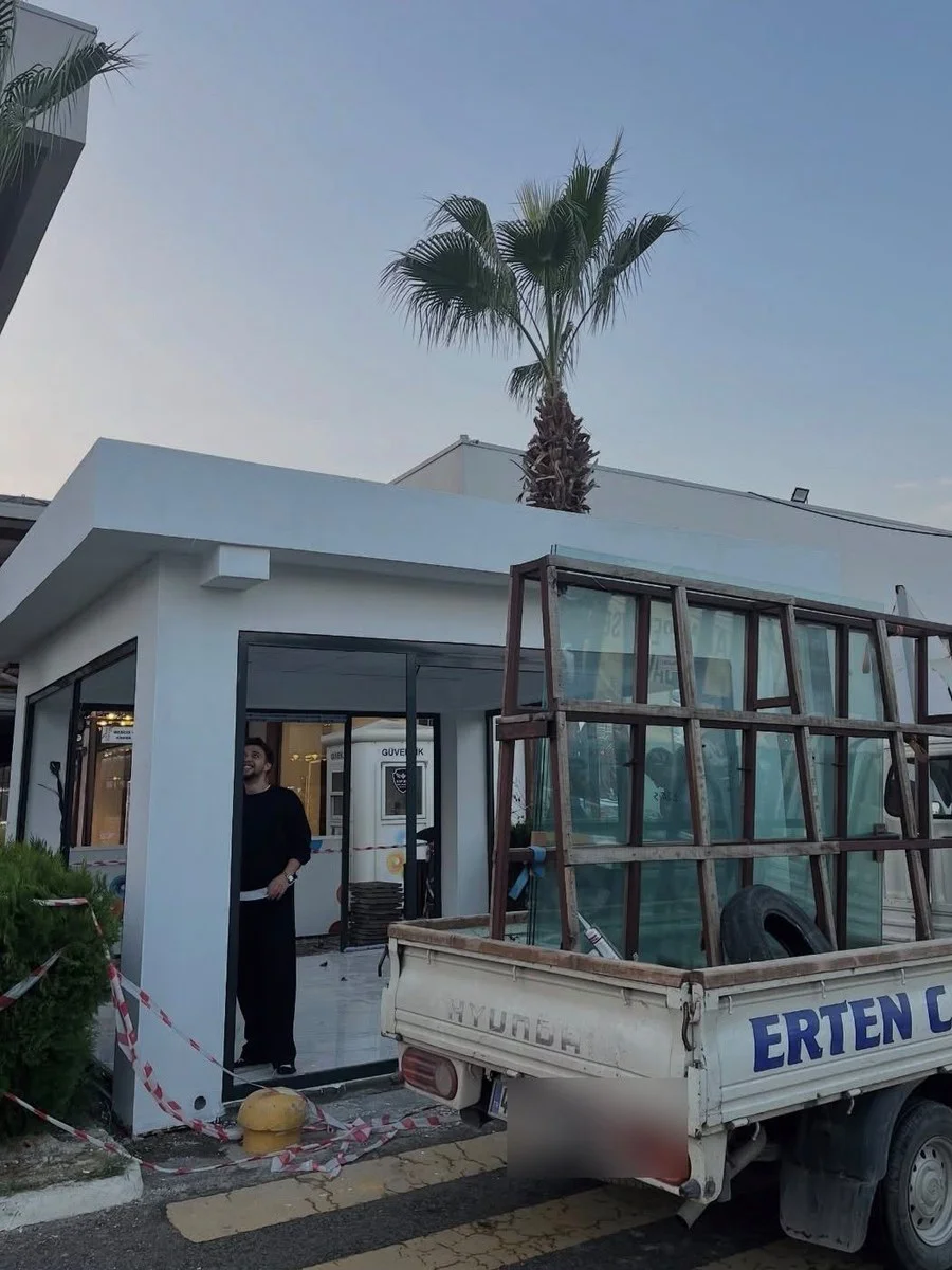 Erten Cam aracı ile müstakil eve cam teslimatı ve montajı